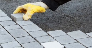 Укладка брусчатки в Белой Калитве - цена от 830 руб. за м2 | ТротуарнаяПлитка
