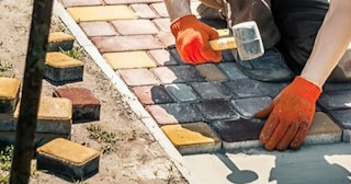 Укладка брусчатки «старый город» три цвета в Белой Калитве в октябре