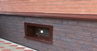 Облицовка цоколя панелями под камень в Белой Калитве в октябре