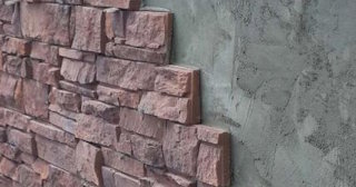Качественная отделка цоколя фундамента снаружи в Белой Калитве в октябре