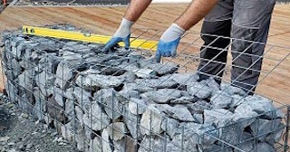 Устройство подпорной стенки из габионов в Белой Калитве в октябре